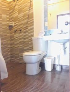 Een badkamer bij Hotel Arrecife Huatulco Plus