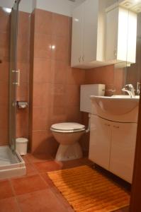 Ένα μπάνιο στο Apartment ARIA, KOPER CENTER +8 φωτογραφίες