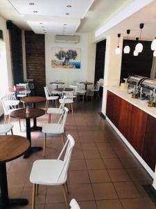 Restoran või mõni muu söögikoht majutusasutuses SimOtel Ermis +26 fotot