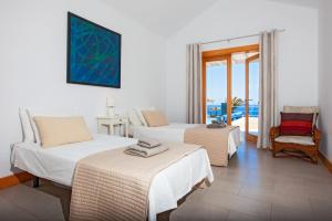 Posedenie v ubytovaní Villa Luna Mar - Magnificent Sea Views - Private Pool - Hot Tub + 18 fotografií