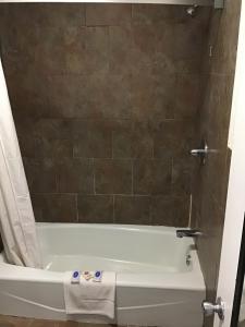 a bath tub in a bathroom with a shower at Western motel in Alva