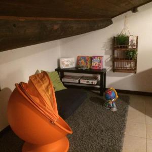 A seating area at CASA DI BIANCA ATTICO PANORAMICO A CHIETI CENTRO
