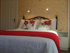 Ένα ή περισσότερα κρεβάτια σε δωμάτιο στο Reenmore Farmhouse