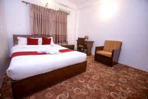 Una cama o camas en una habitación de Pokhara Backpackers Hostel
