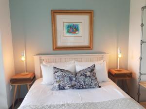 B&B on Buckingham Guest House客房内的一张或多张床位