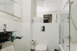 Ένα μπάνιο στο Hillel 11 Hotel
