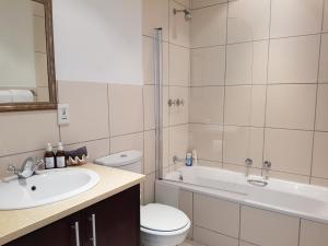 B&B on Buckingham Guest House的一间浴室