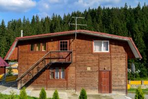a small wooden church with a cross on the roof at Cheres Hotel in Yablunytsya