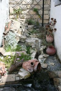 Ein Garten an der Unterkunft The Spidaki