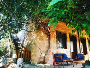 A garden outside Masseria Borgo del Gallo