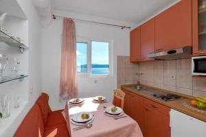 A kitchen or kitchenette at Dado A6 Apartments
