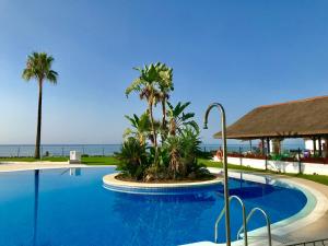 Basen w obiekcie MI CAPRICHO, Beachfront, Grownfloor, Private Garden & Terrace lub w pobliżu