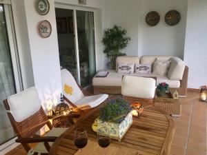 Część wypoczynkowa w obiekcie MI CAPRICHO, Beachfront, Grownfloor, Private Garden & Terrace