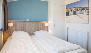 מיטה או מיטות בחדר ב-Bosruiter De Koog - Texel