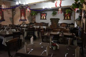 En restaurant eller et andet spisested på Grand Monastery Apart-Hotel