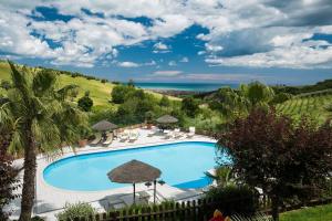 a swimming pool with a view of the ocean at Country House Il Cascinale in Colonnella