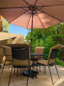 Balkoni atau teres di Zonnebos, private garden, fresh air, relax!