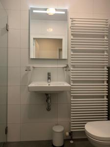 Ванная комната в Zonnebos, private garden, fresh air, relax!