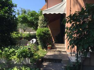 Vonkajšia záhrada v ubytovaní Iseo Lake Home Nature & Relax