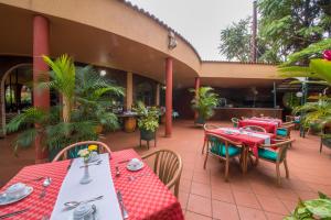 Speke Hotel 1996 Ltd餐厅或其他用餐的地方