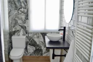 Koupelna v ubytování Apartamento completamente equipado en Ferrol.