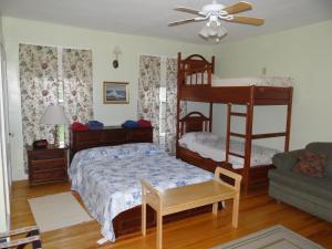 Ένα ή περισσότερα κρεβάτια σε δωμάτιο στο Chamcook Forest Lodge Bed & Breakfast