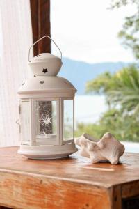 a lantern sitting on top of a wooden table at Villa Piccolo Di Mare in Ilhabela