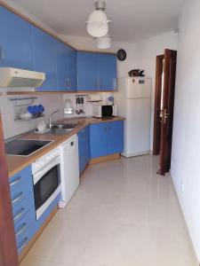 Η κουζίνα ή μικρή κουζίνα στο La Palmita House Flat +31 φωτογραφίες