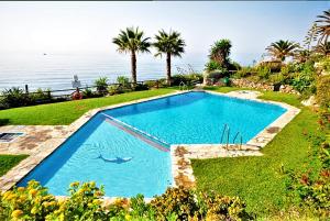 Basen w obiekcie VILLA BAHIA AZUL lub w pobliżu