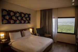 Postel nebo postele na pokoji v ubytování Sierra Palms Resort