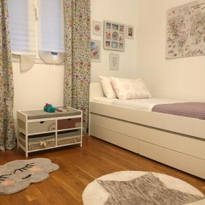 Llit o llits en una habitació de Evelina’s apartment