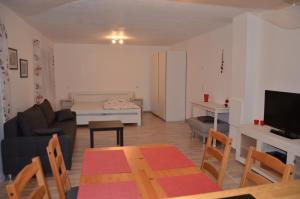 a living room with a couch and a table at Ferienwohnung Bühlingen in Rottweil