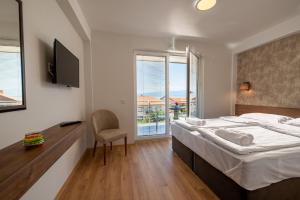 Postel nebo postele na pokoji v ubytování Apartments Bashoski + 32 fotografií