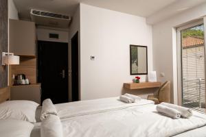 Säng eller sängar i ett rum på Apartments Bashoski