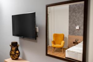 TV i/ili multimedijalni sistem u objektu Apartments Bashoski