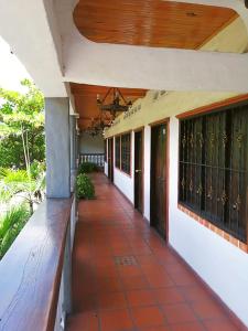 a corridor of a school building with a porch at Hotel Boutique Mirador Las Palmas in Honda