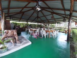 Bazén v ubytování Suymar Ecolodge Galapagos nebo v jeho okolí