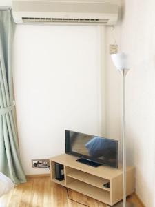 a tv sitting on a stand in a room at ラ・フィットヤマト103 in Fukuoka