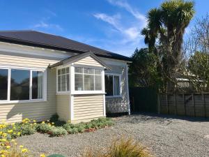 Gallery image of Albemarle Villa - Christchurch Holiday Homes in Christchurch