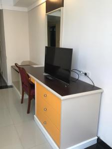 TV a/nebo společenská místnost v ubytování Tonkoon Hotel