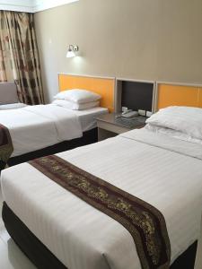Postel nebo postele na pokoji v ubytování Tonkoon Hotel