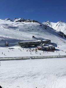 a group of people on a ski slope in the snow at Temple du Soleil in Val Thorens