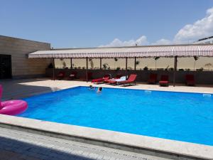 Bazén v ubytování Bien hotel nebo v jeho okolí