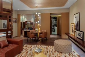 Paramount Hotel Dubai的休息区