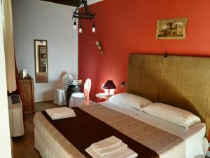 A bed or beds in a room at Torre della Botonta
