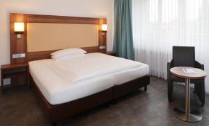 Neu Heidelberg - Guesthouse & Apartments tesisinde bir odada yatak veya yataklar