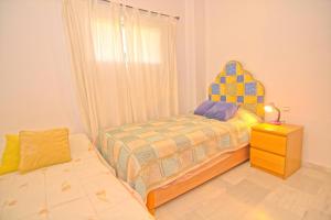 Posteľ alebo postele v izbe v ubytovaní Isla Soleada Apt + 14 fotografií