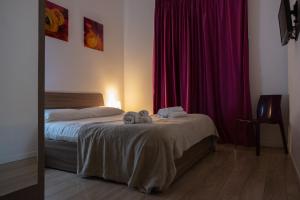 a bedroom with a bed with two towels on it at B&B Teatro in Palermo