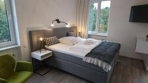 Ein Bett oder Betten in einem Zimmer der Unterkunft Hotel in Herrenhausen