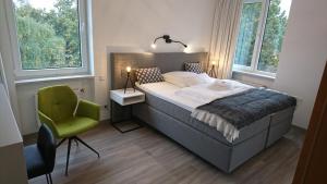 Ein Bett oder Betten in einem Zimmer der Unterkunft Hotel in Herrenhausen